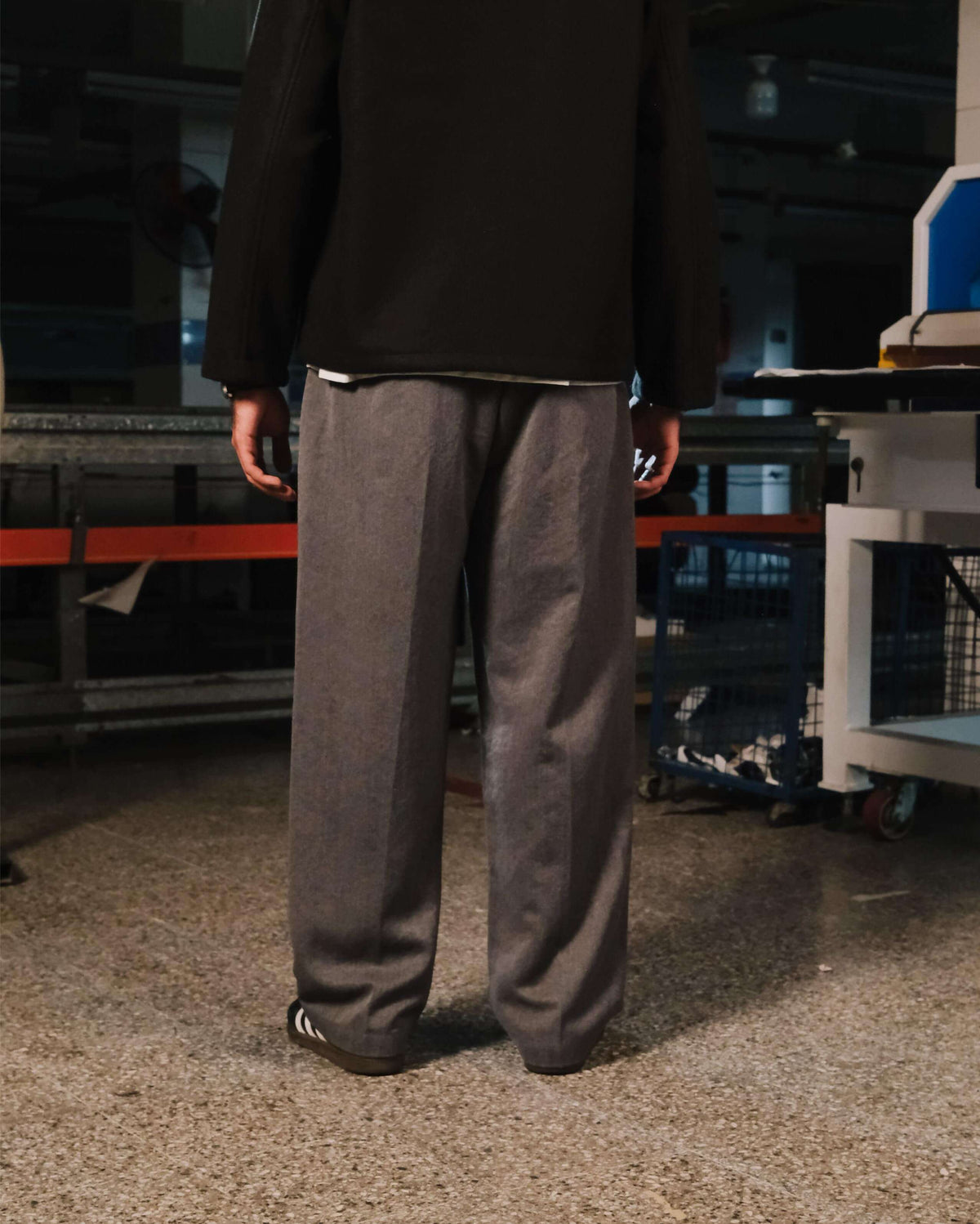 THE GREY STREET PLEATED PANTS