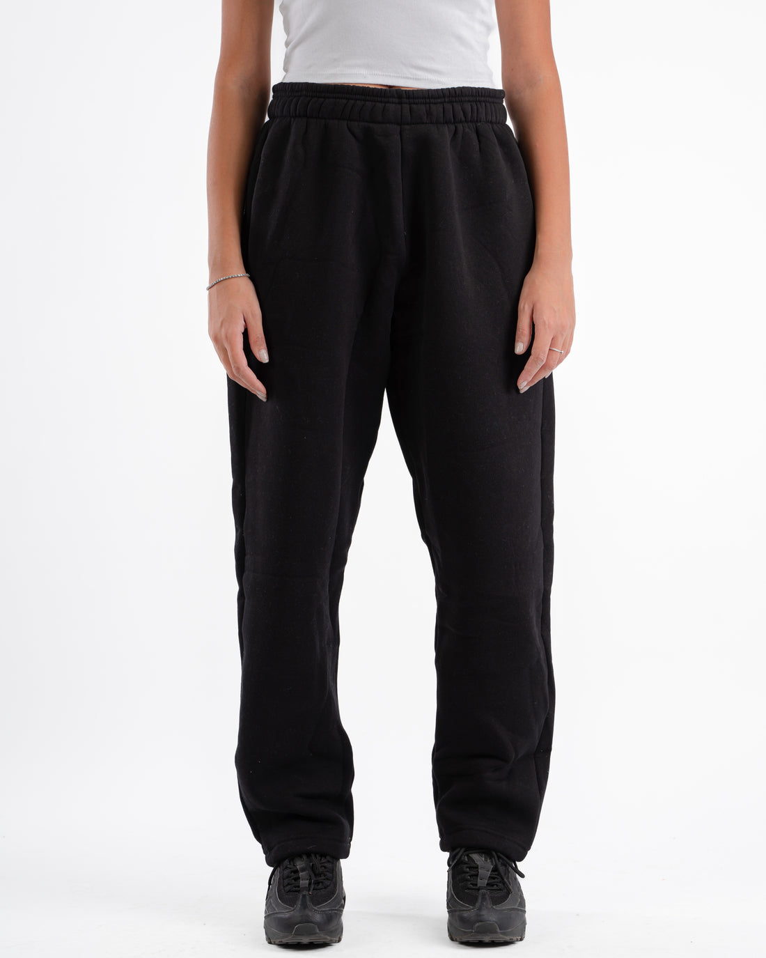 BLACK STRAIGHT SWEATPANTS