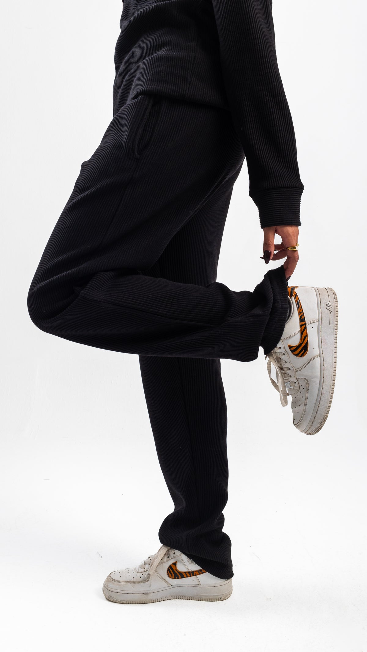 BLACK RIBBED STRAIGHT LEG PANTS