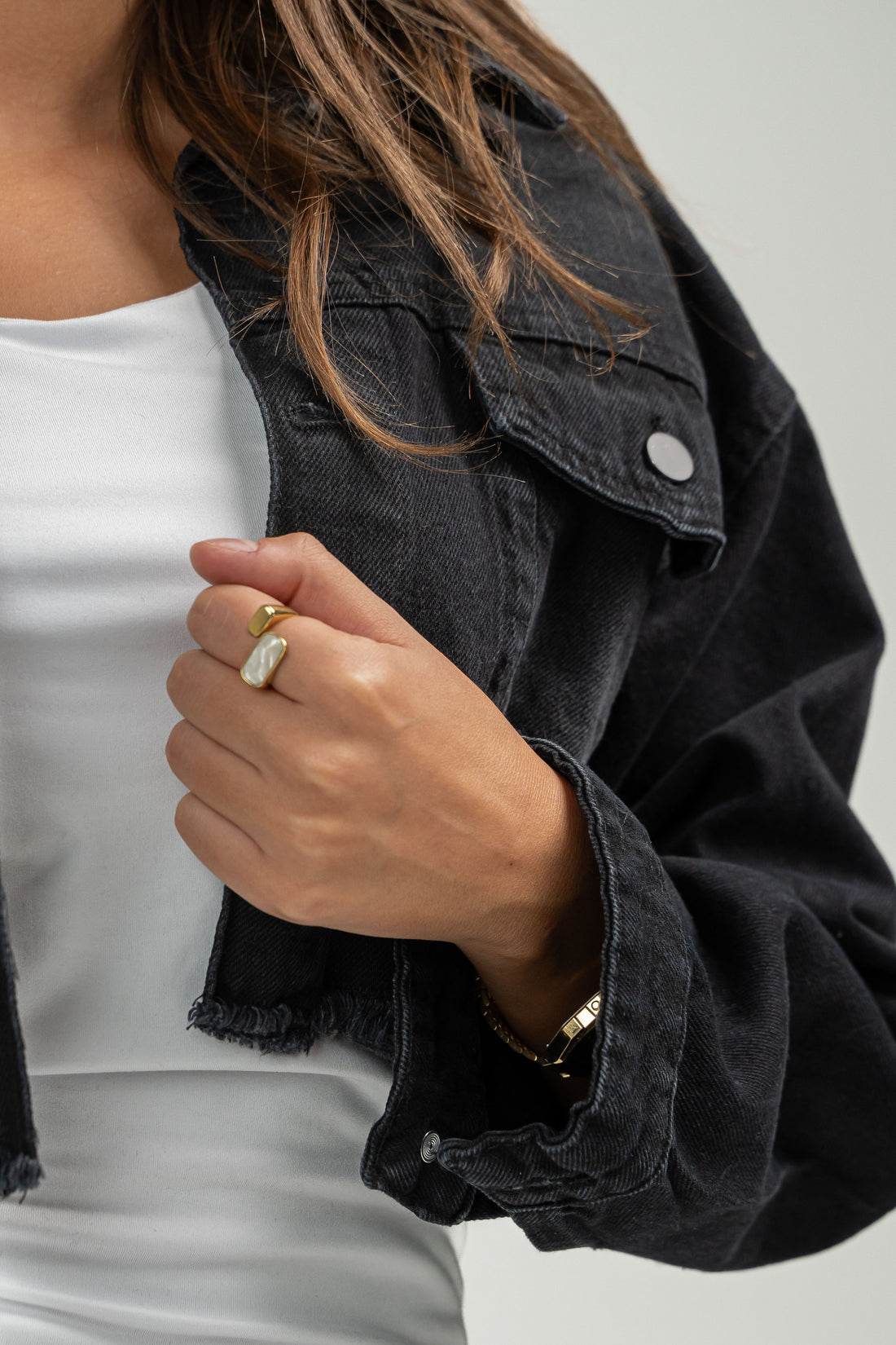 BLACK CROPPED DENIM JACKET