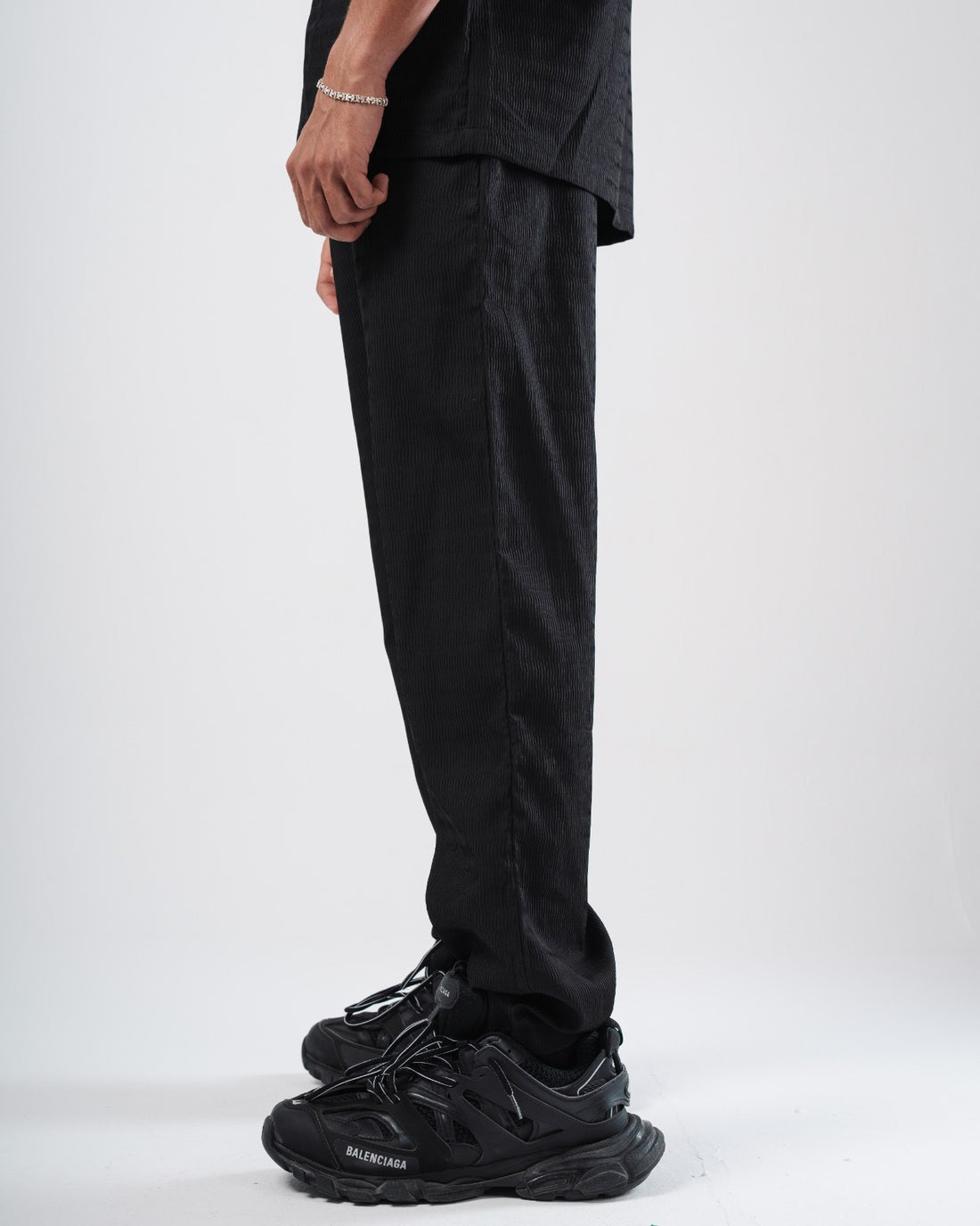 LINE-TEXTURED PANTS