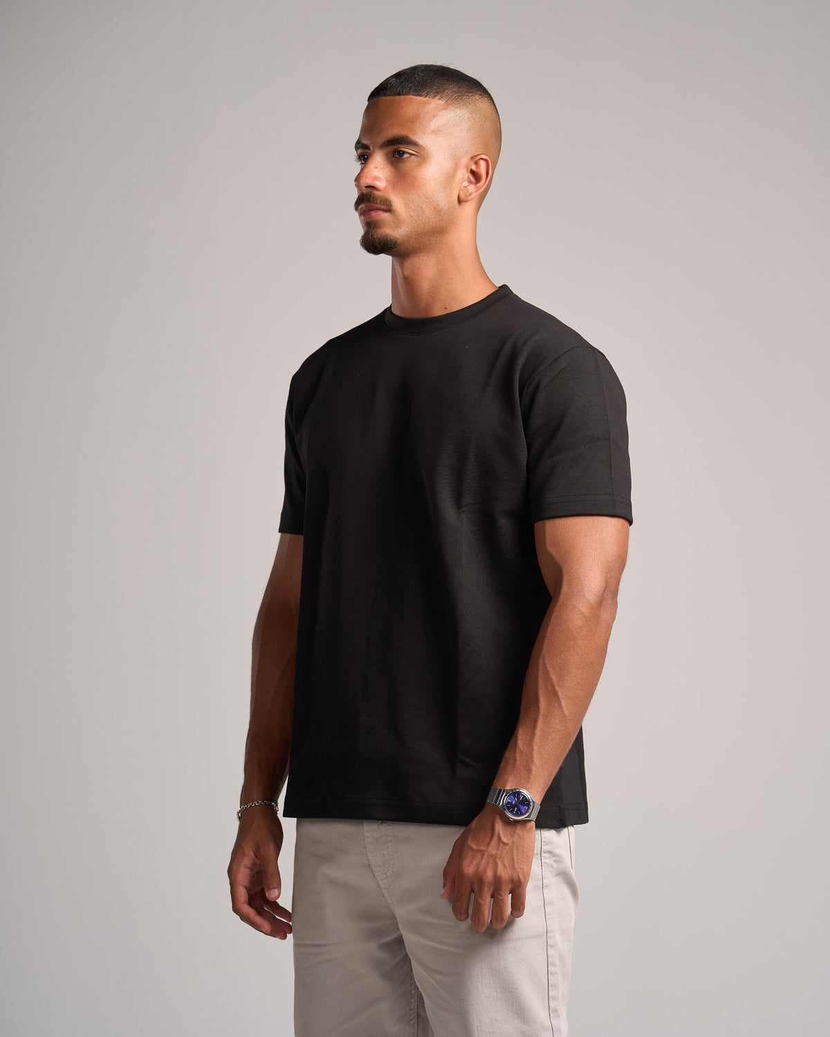 BLACK ESSENTIAL T-SHIRT