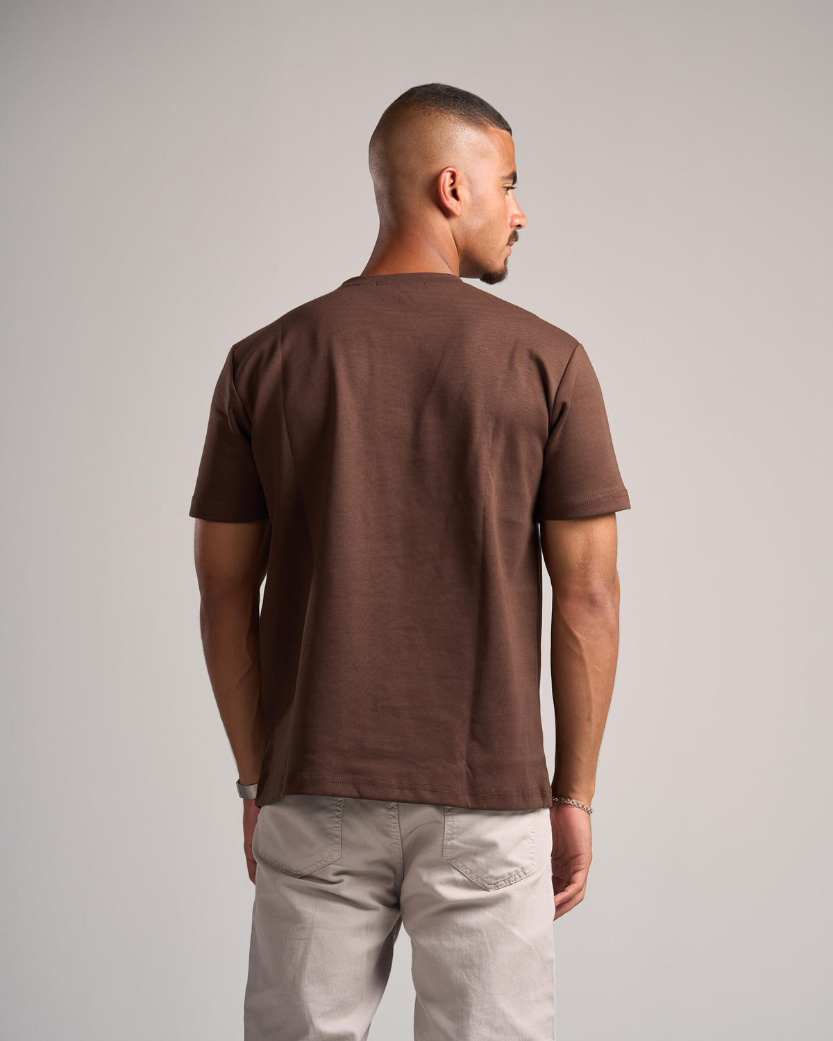 DARK BROWN ESSENTIAL T-SHIRT