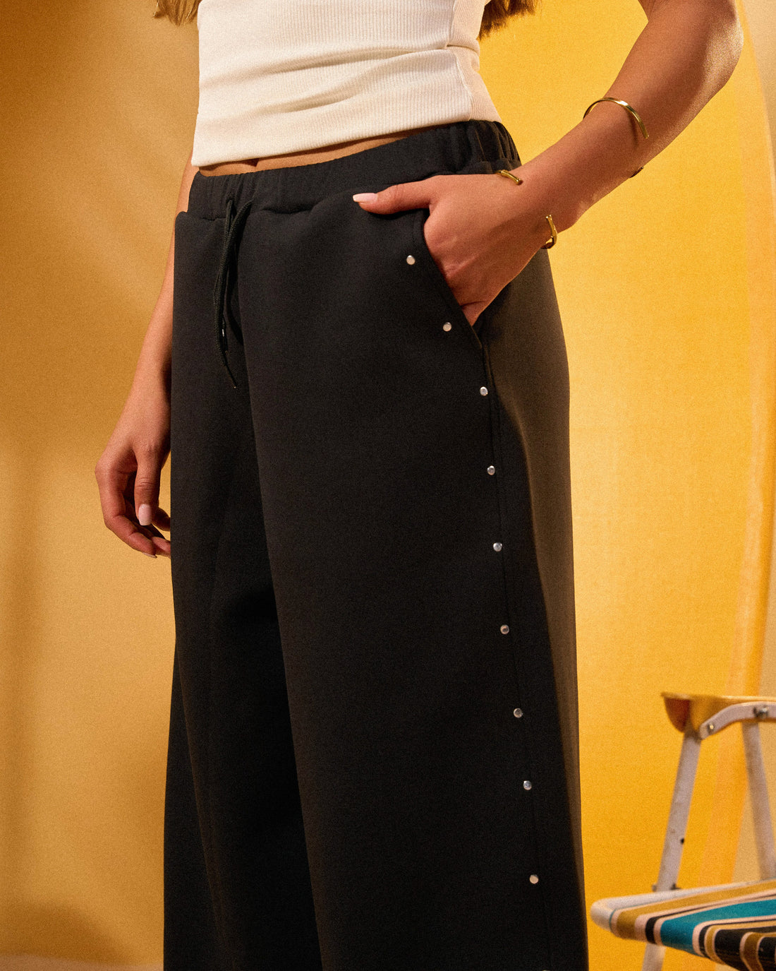 BLACK WOMEN'S WIDE LEG STUDDED SWEATPANTS