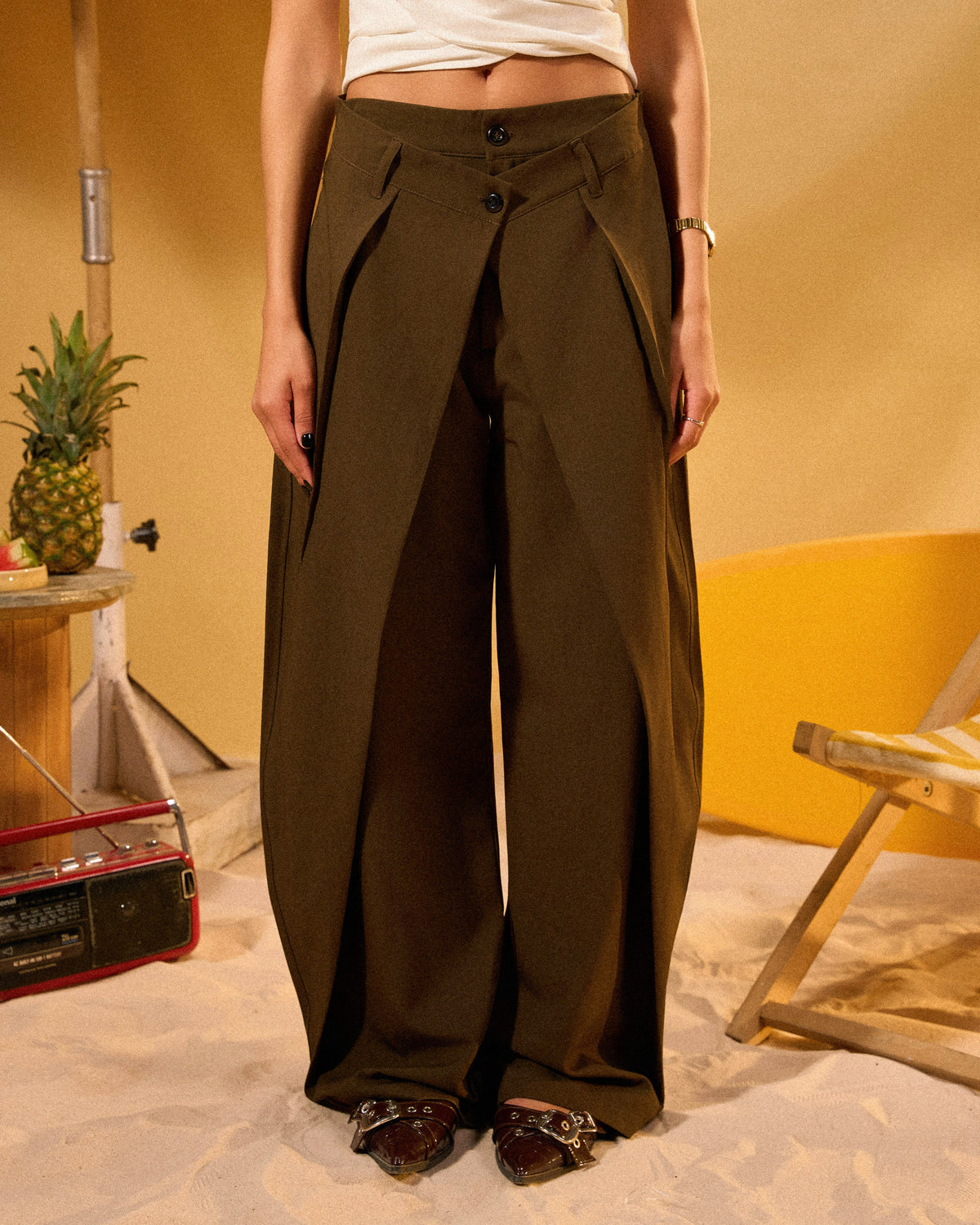 DARK BROWN DOUBLE BUTTON PLEATED PANTS