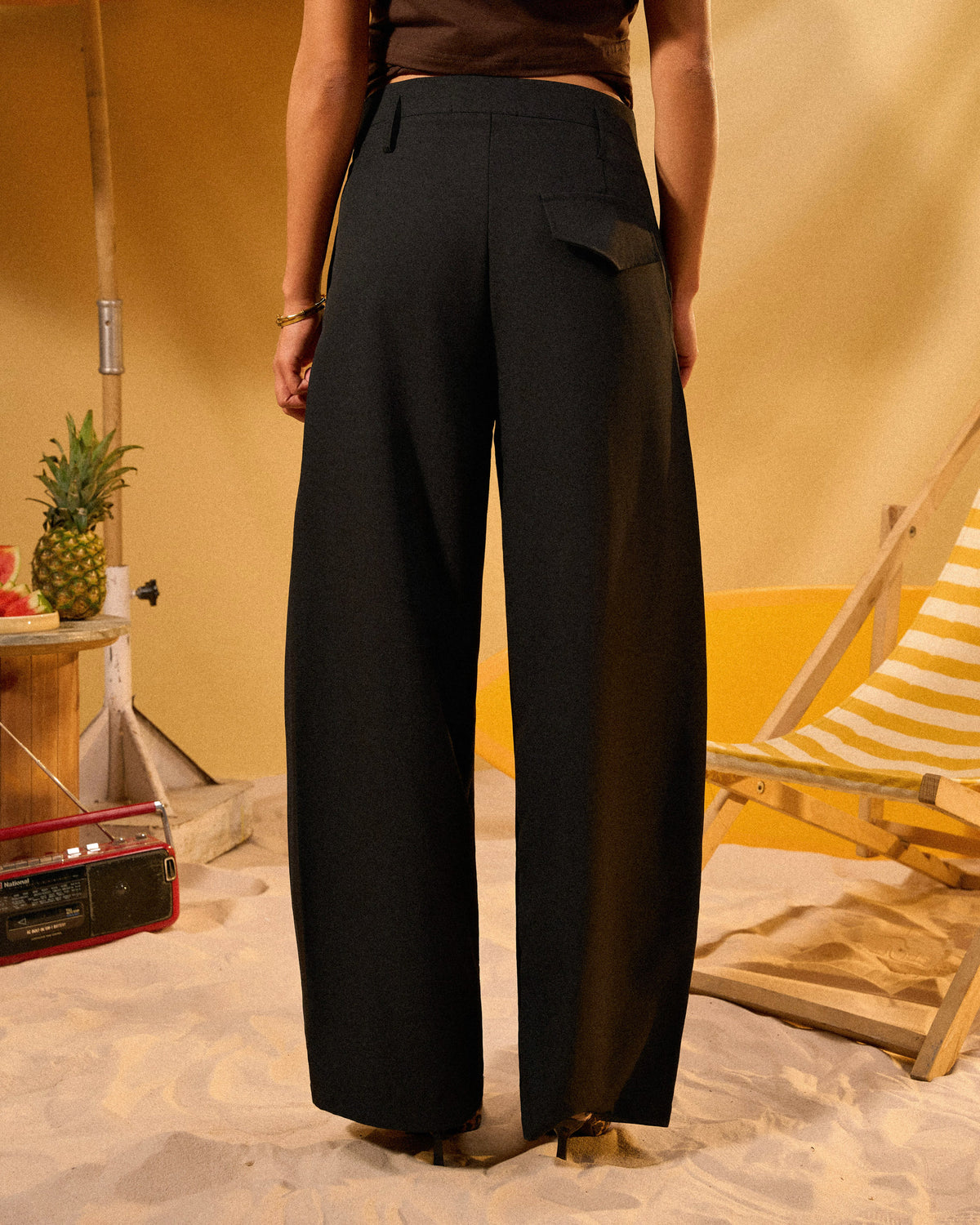 BLACK DOUBLE BUTTON PLEATED PANTS