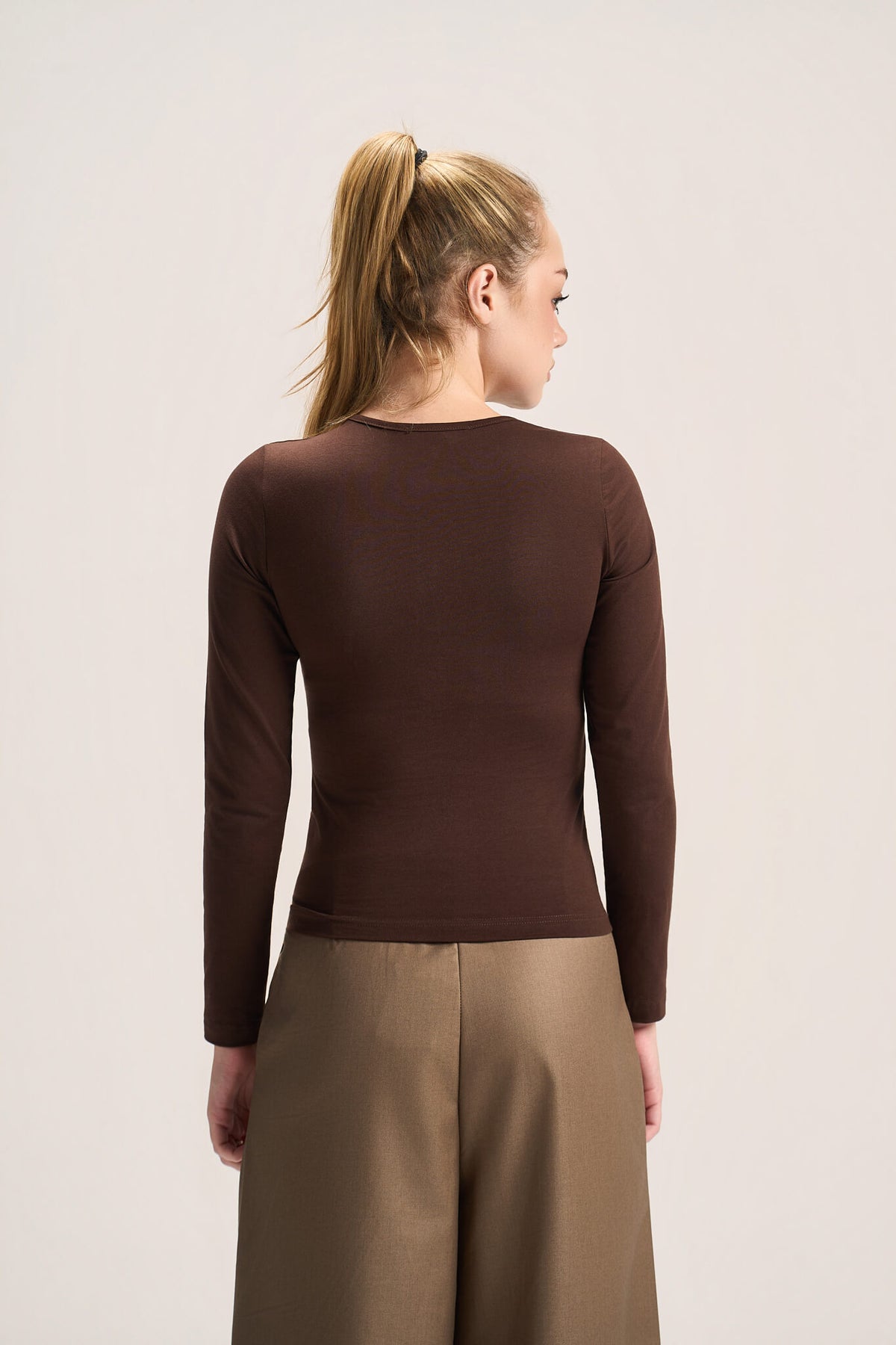 ROUND NECK LONG SLEEVE TOP