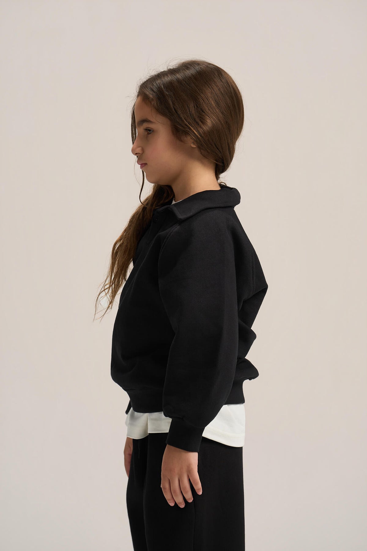 BLACK LITTLE ONES V-NECK COLLAR SWEATSHIRT