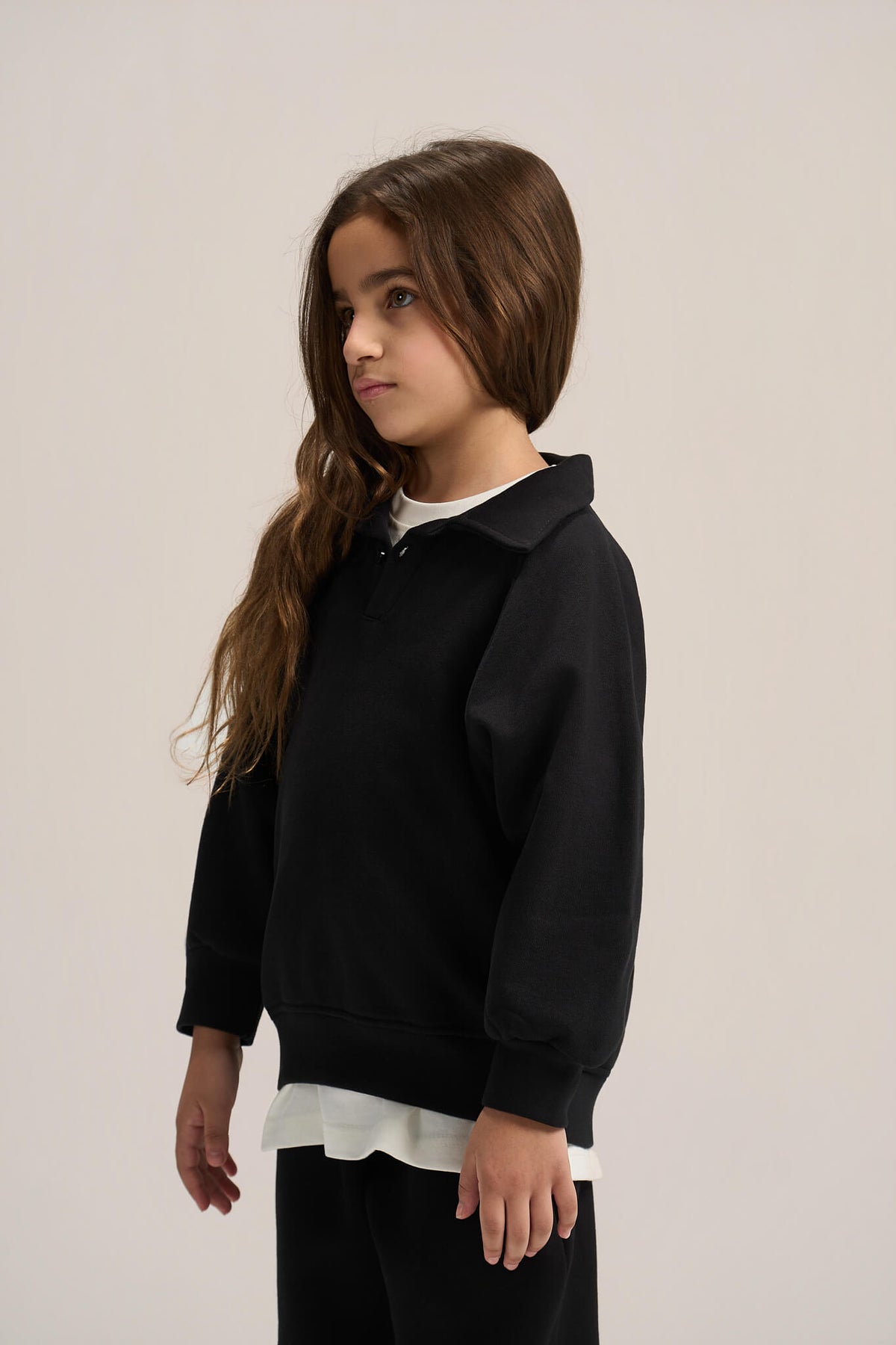 BLACK LITTLE ONES V-NECK COLLAR SWEATSHIRT