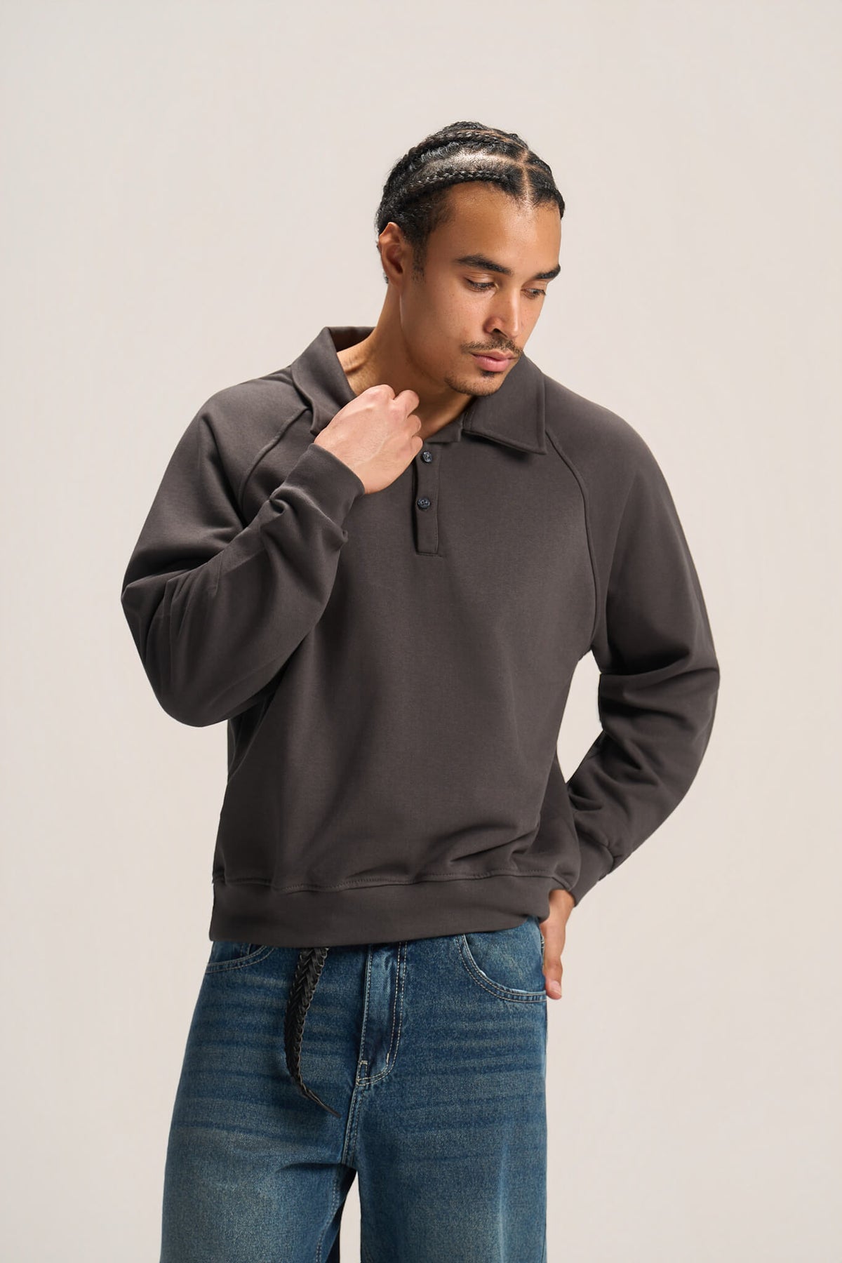 V-NECK COLLAR SWEATSHIRT