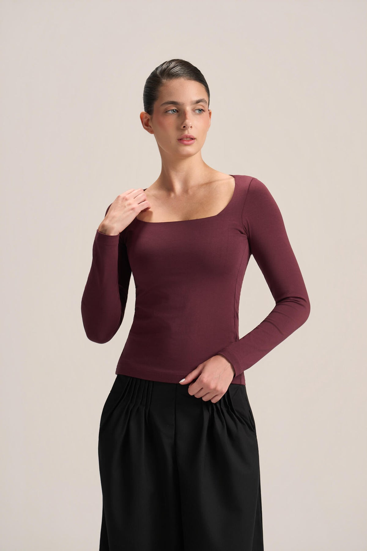 SQUARE NECK LONG SLEEVE TOP