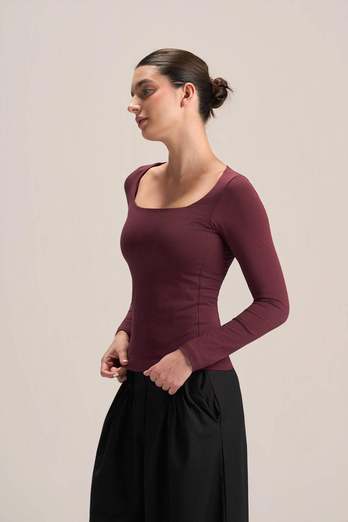 SQUARE NECK LONG SLEEVE TOP