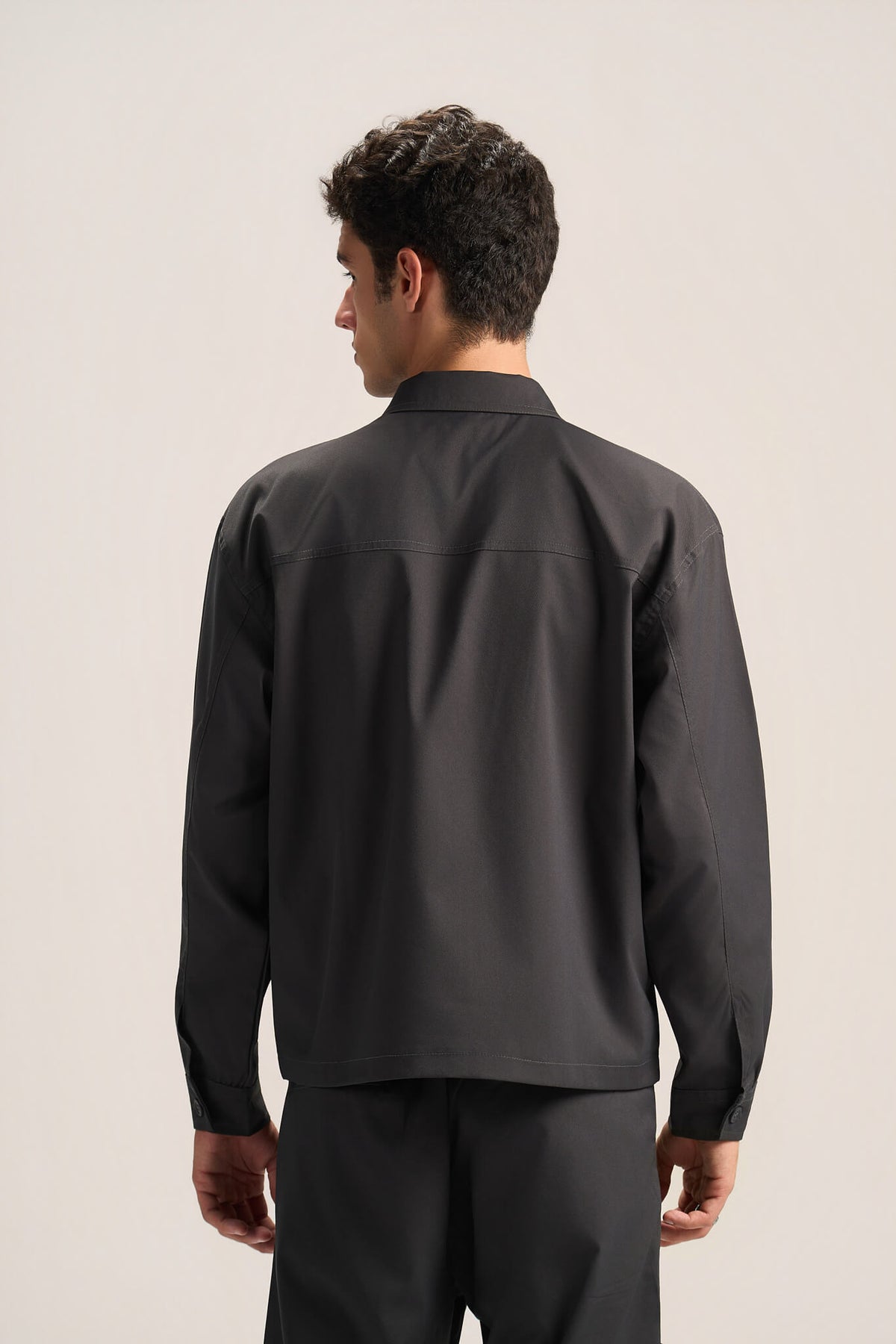 ESSENTIAL TAILORED OVERSHIRT