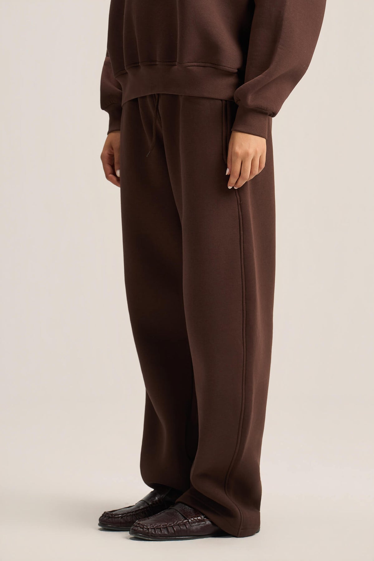 DARK BROWN BARREL FIT SWEATPANTS