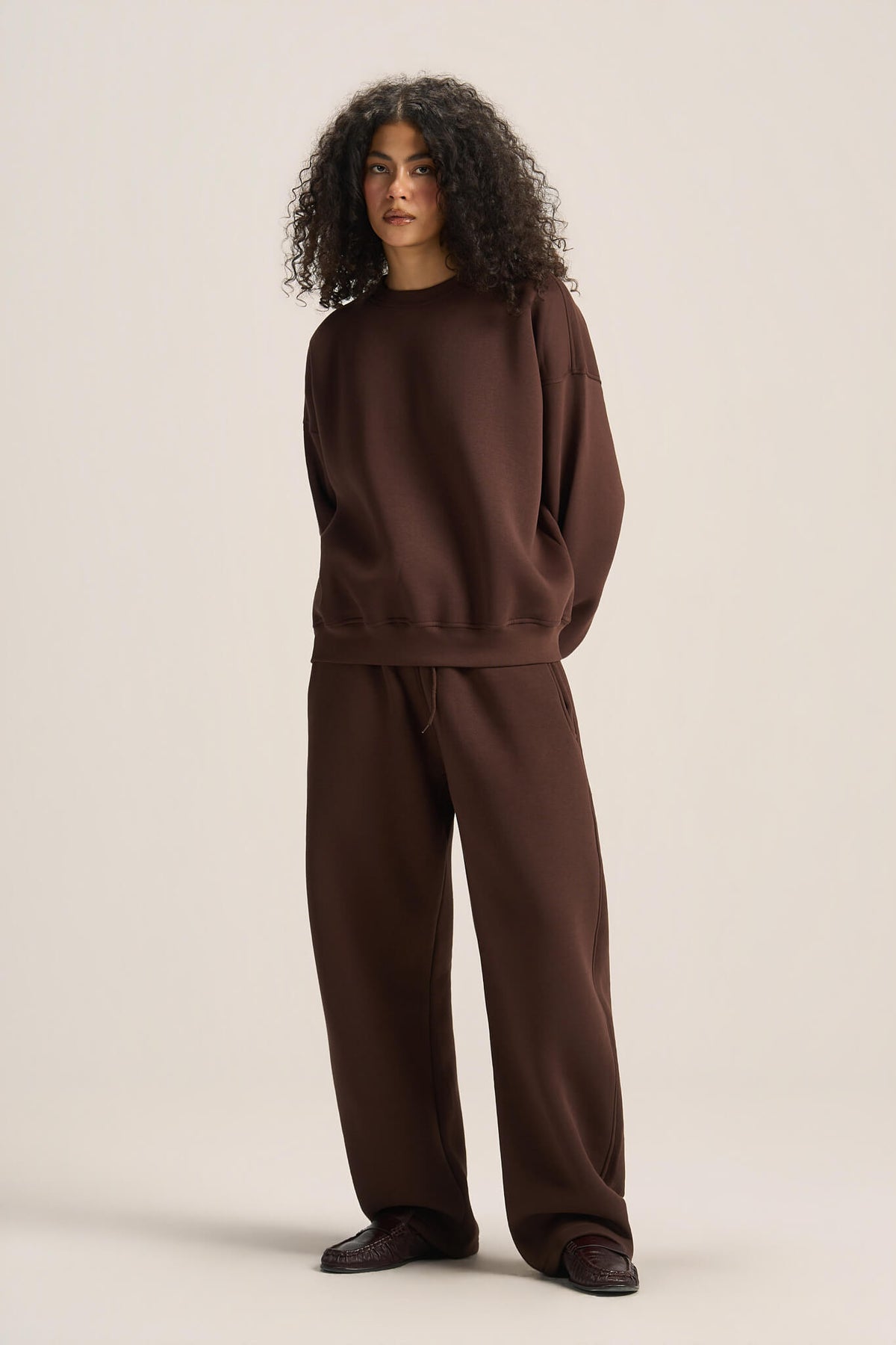 DARK BROWN BARREL FIT SWEATPANTS