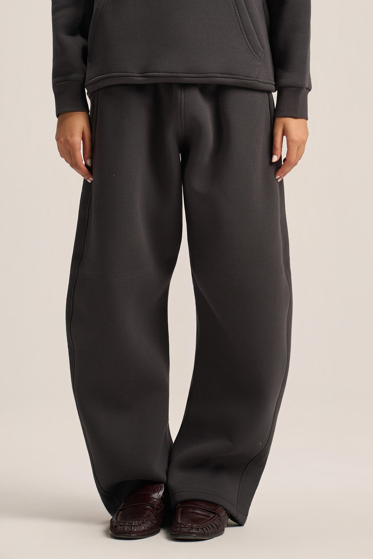 CHARCOAL GREY BARREL FIT SWEATPANTS