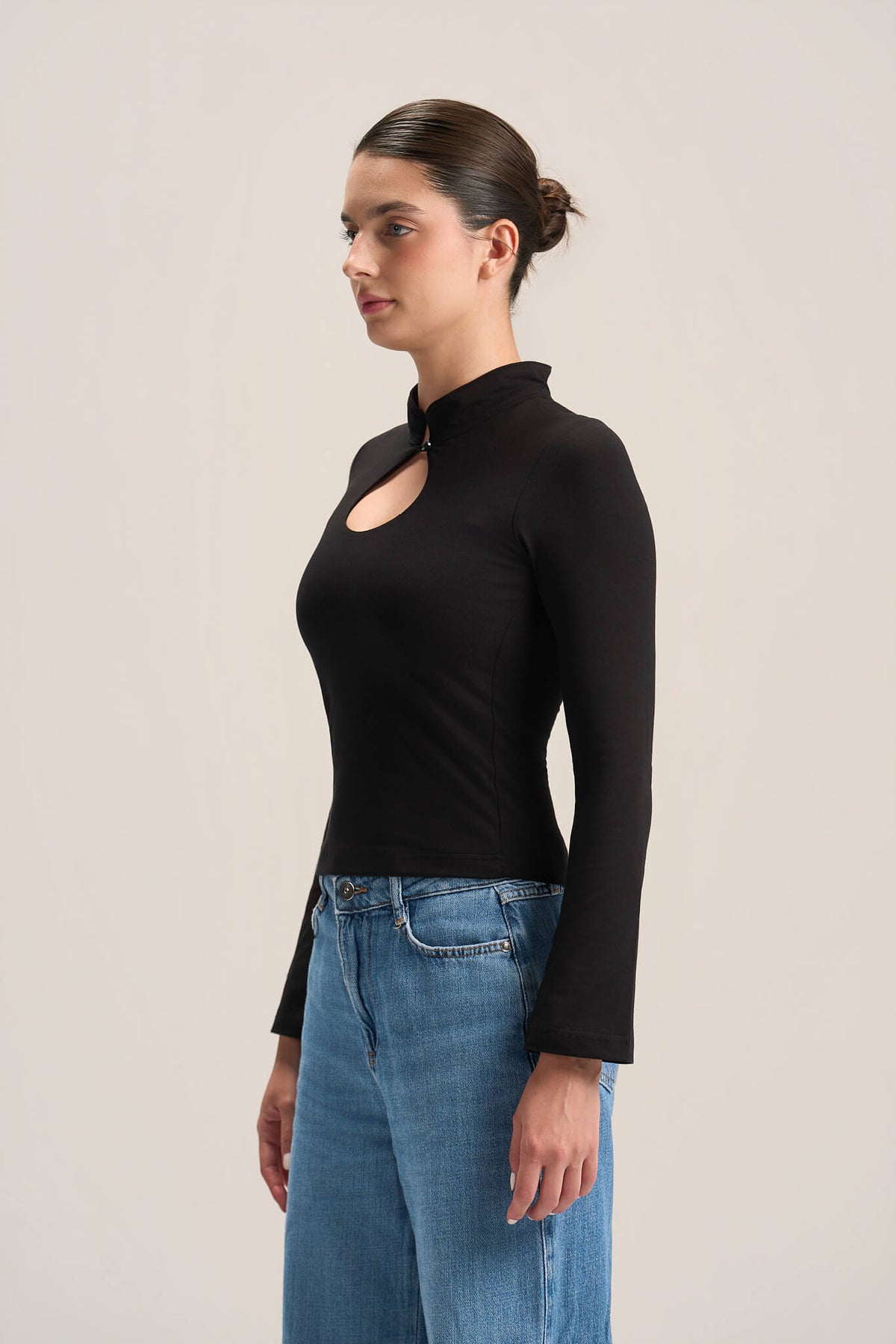 KEYHOLE LONG SLEEVE TOP