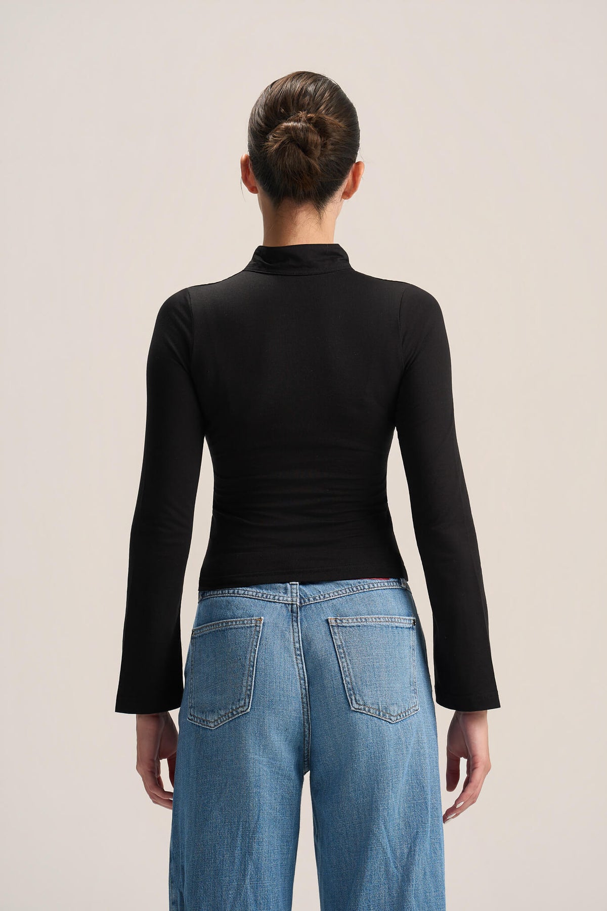 KEYHOLE LONG SLEEVE TOP