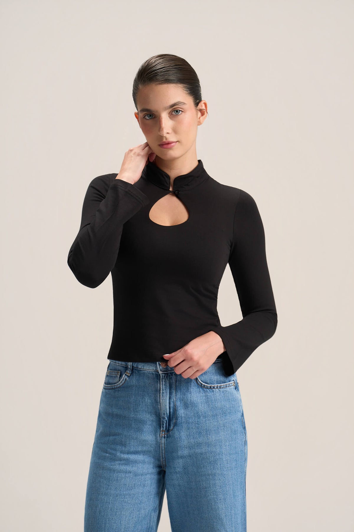 KEYHOLE LONG SLEEVE TOP