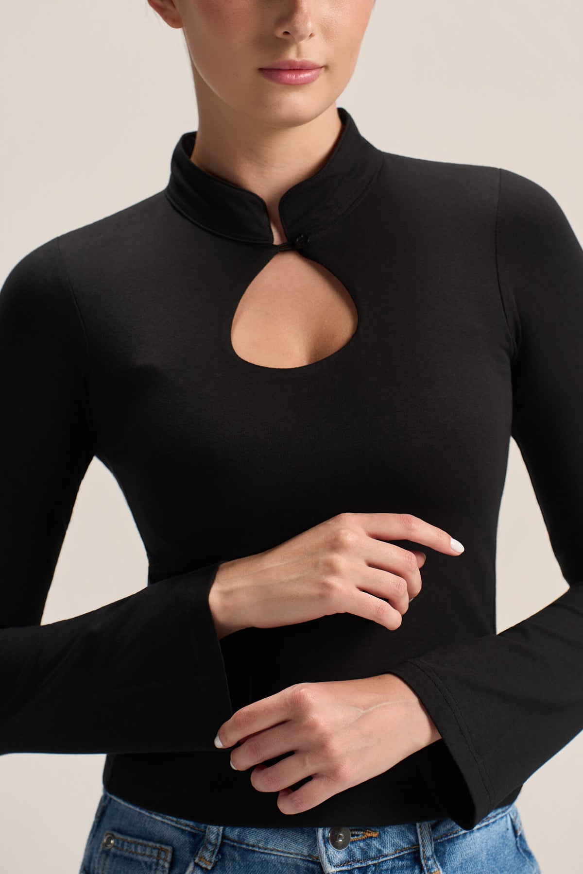 KEYHOLE LONG SLEEVE TOP