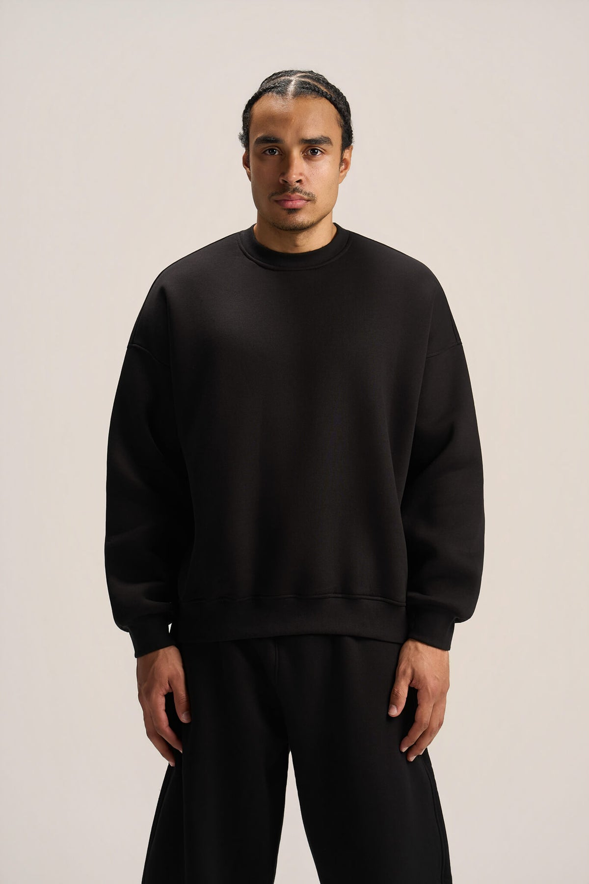 BLACK BOXY-FIT CREWNECK