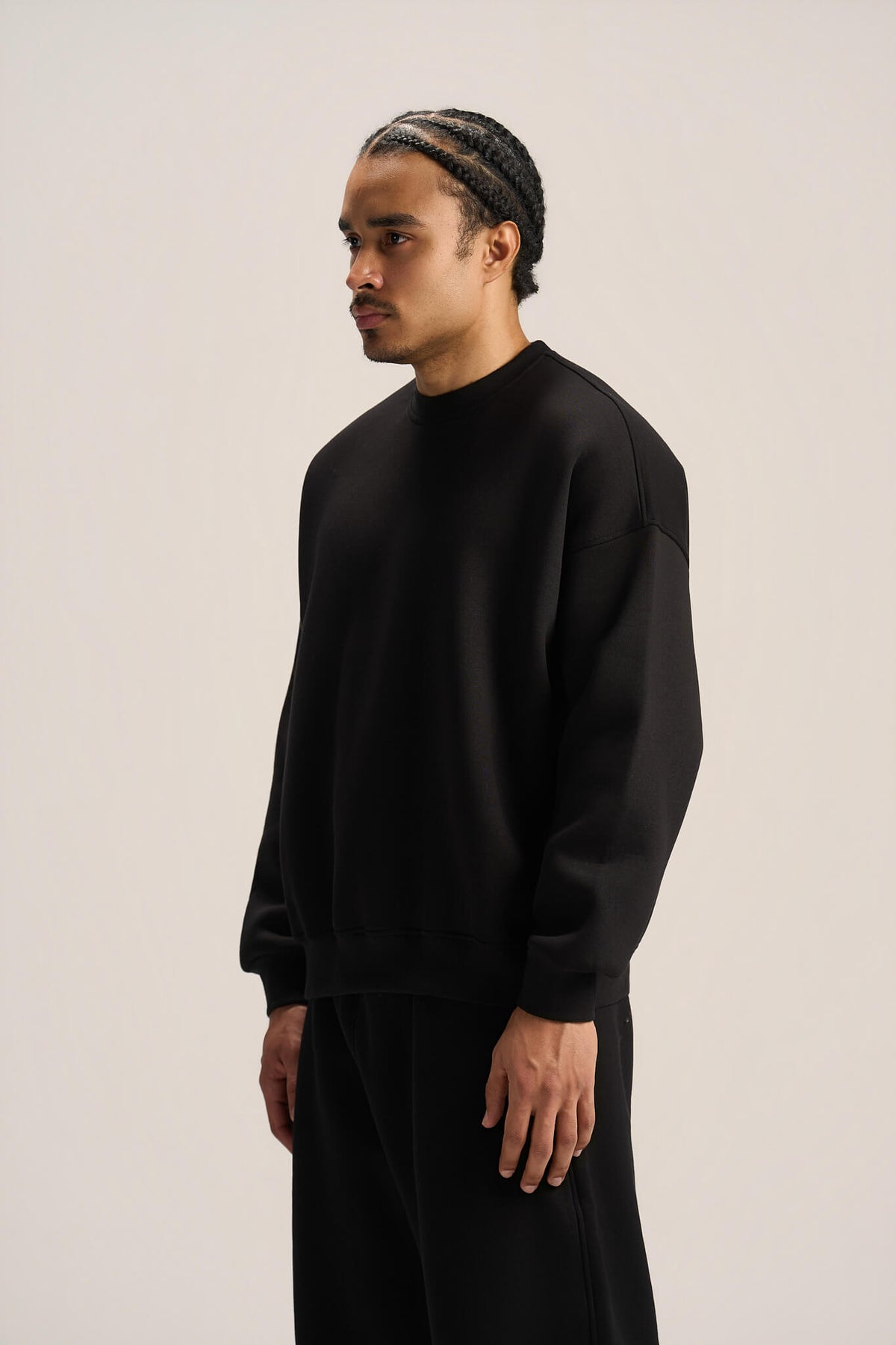 BLACK BOXY-FIT CREWNECK