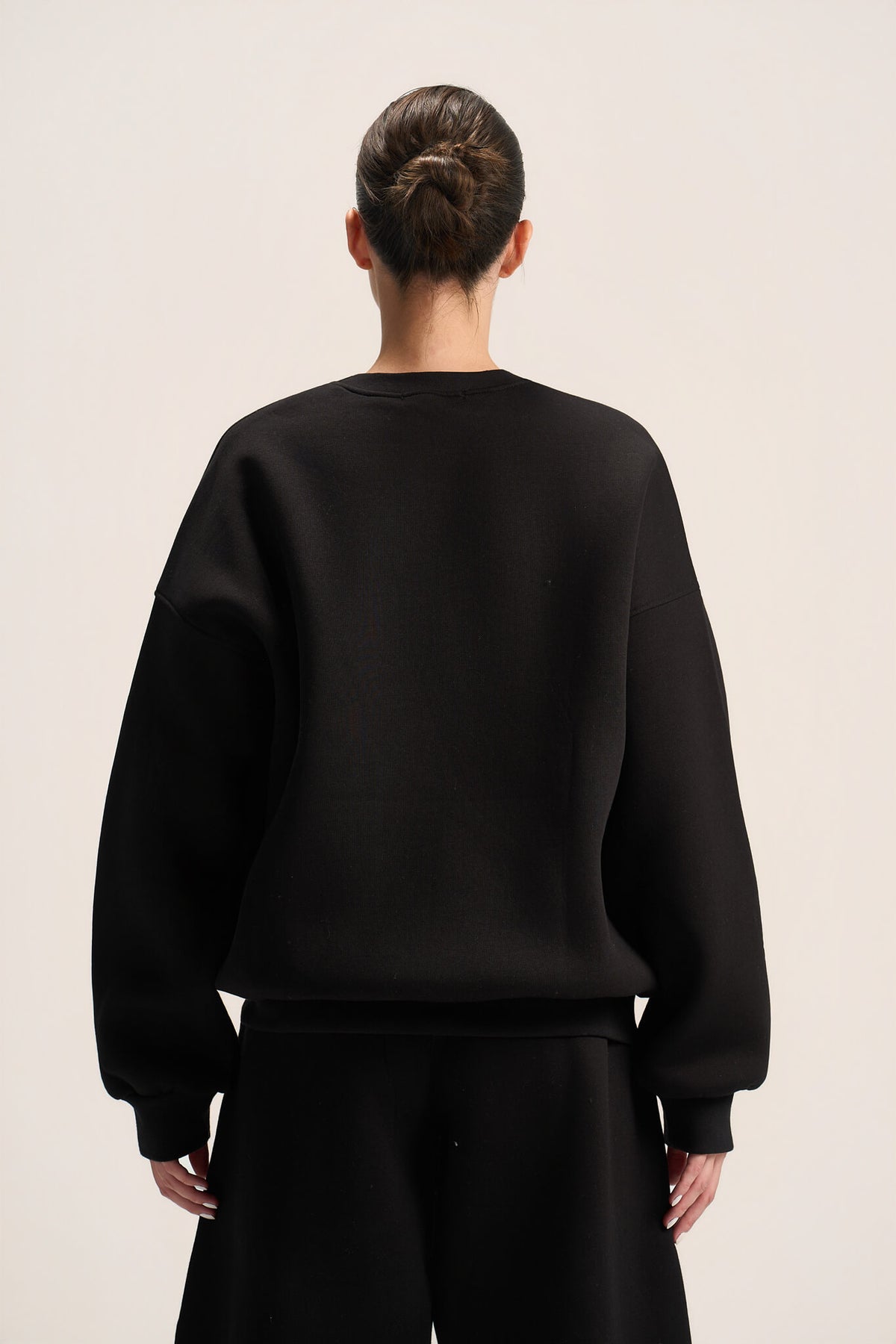 BLACK BOXY-FIT CREWNECK
