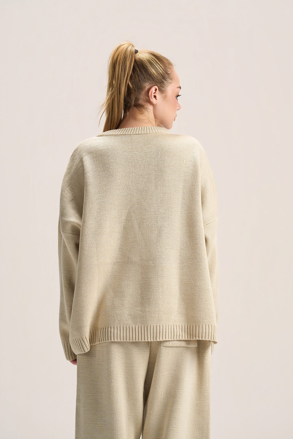 LIGHT BEIGE COZY KNIT PULLOVER