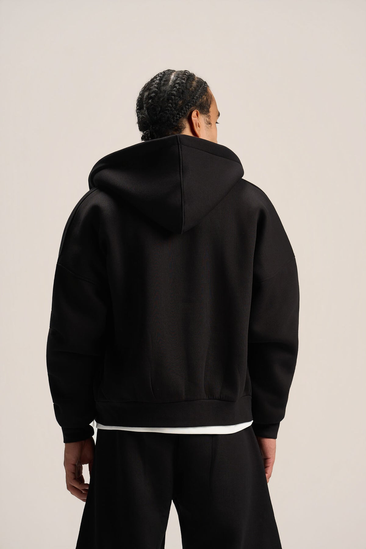 BLACK ESSENTIAL ZIP UP HOODIE