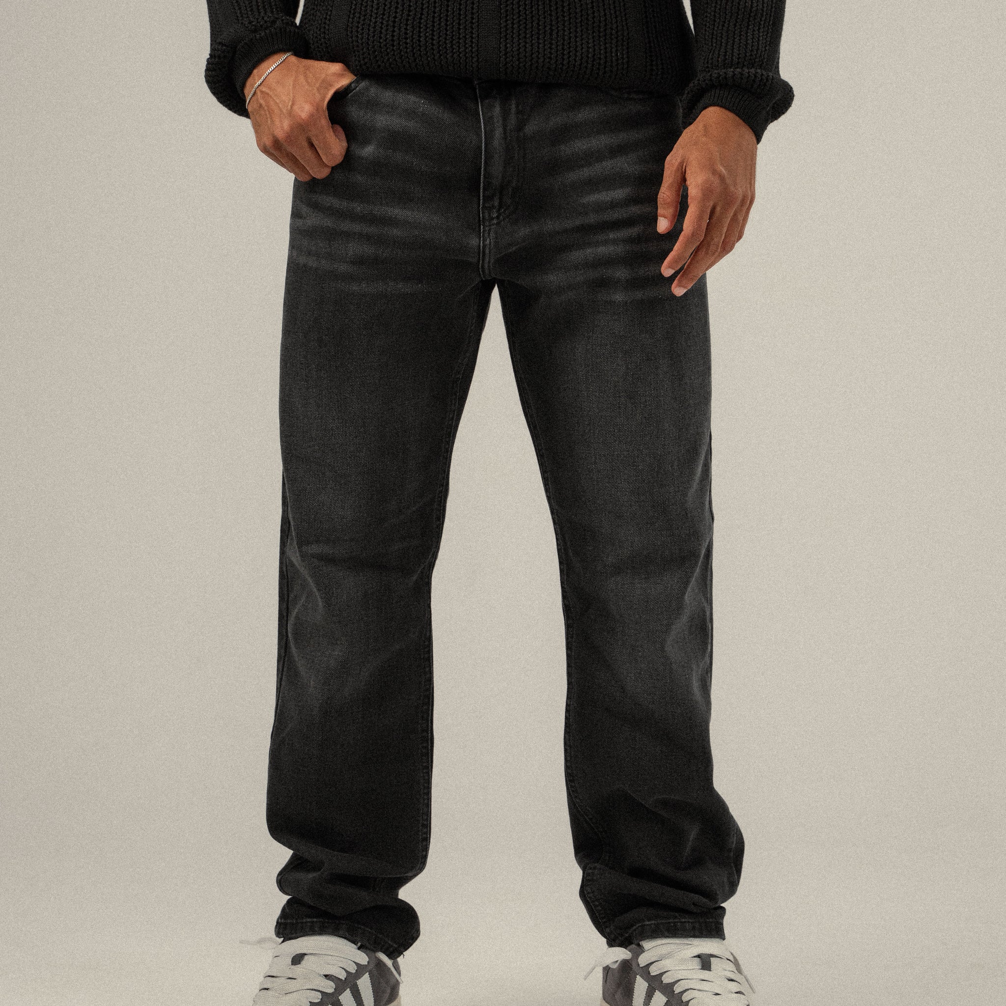 BLACK STRAIGHT LEG DENIM PANTS