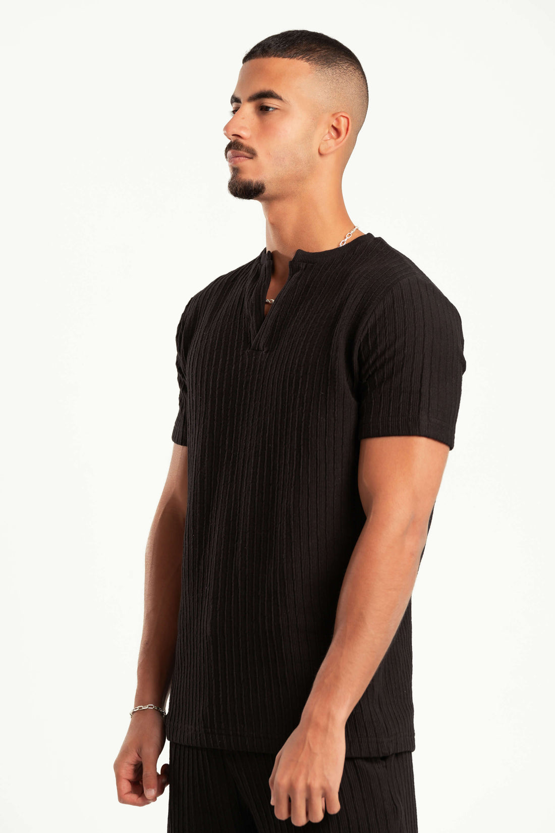 BLACK WAVY PLEATED SHORT SLEEVE T-SHIRT