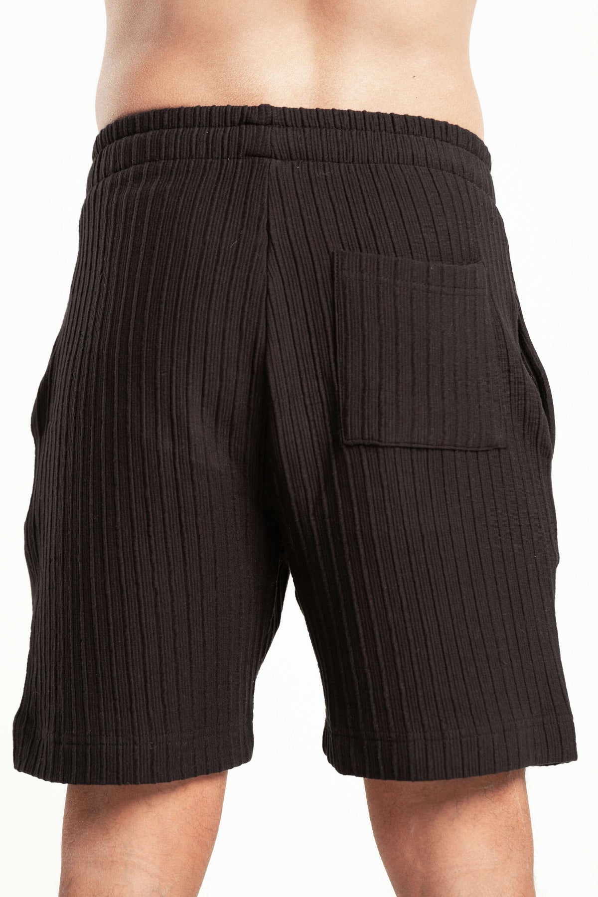 BLACK WAVY PLEATED SHORT