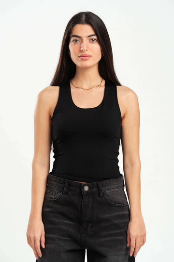 BLACK SLEEVELESS TOP