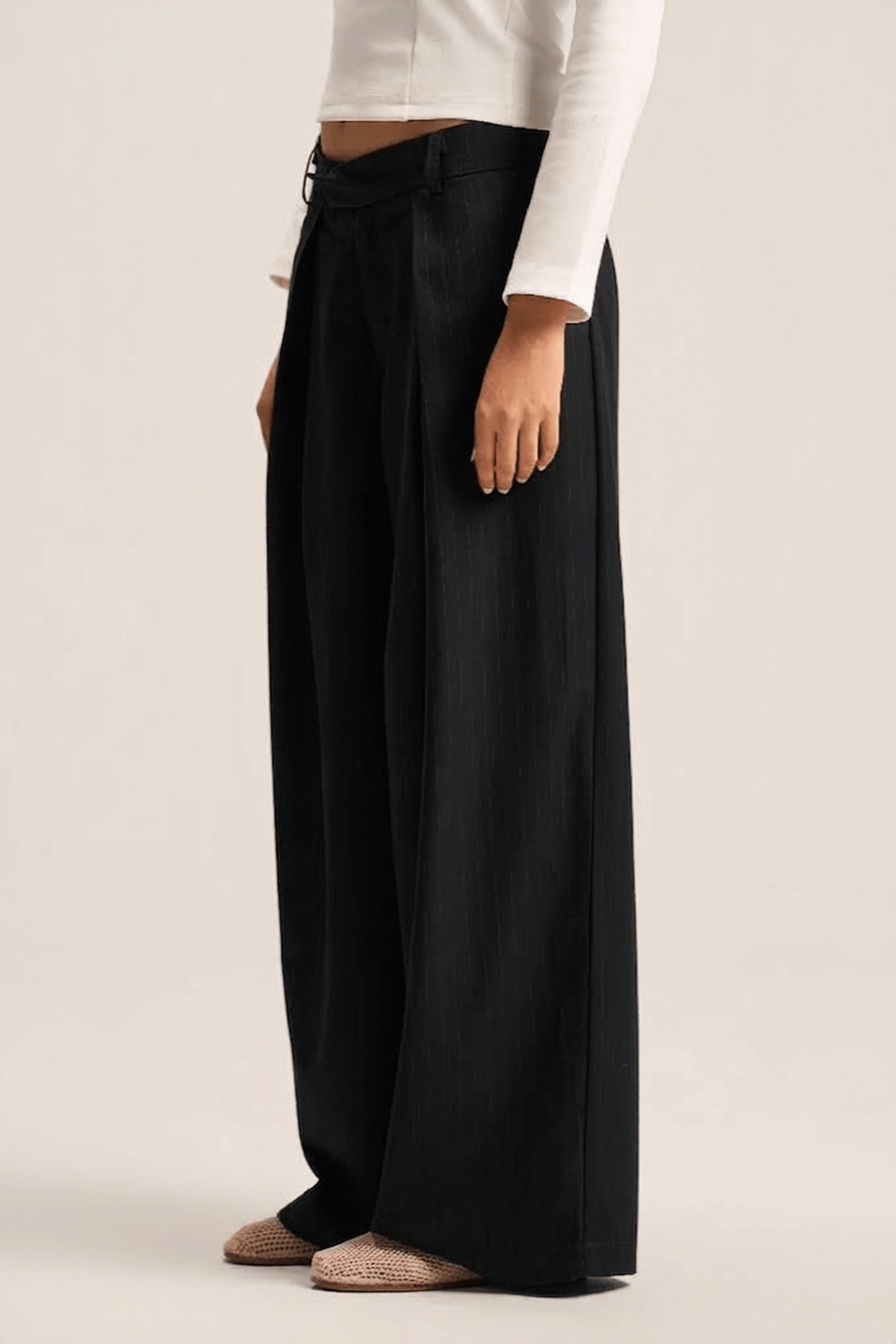 PLEATED STRIPED PANTS