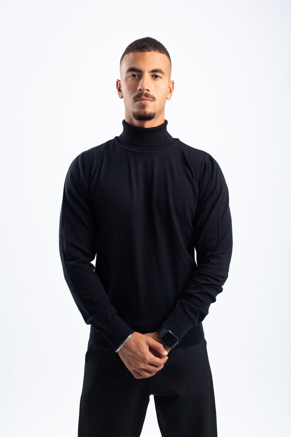 BLACK KNITTED TURTLENECK