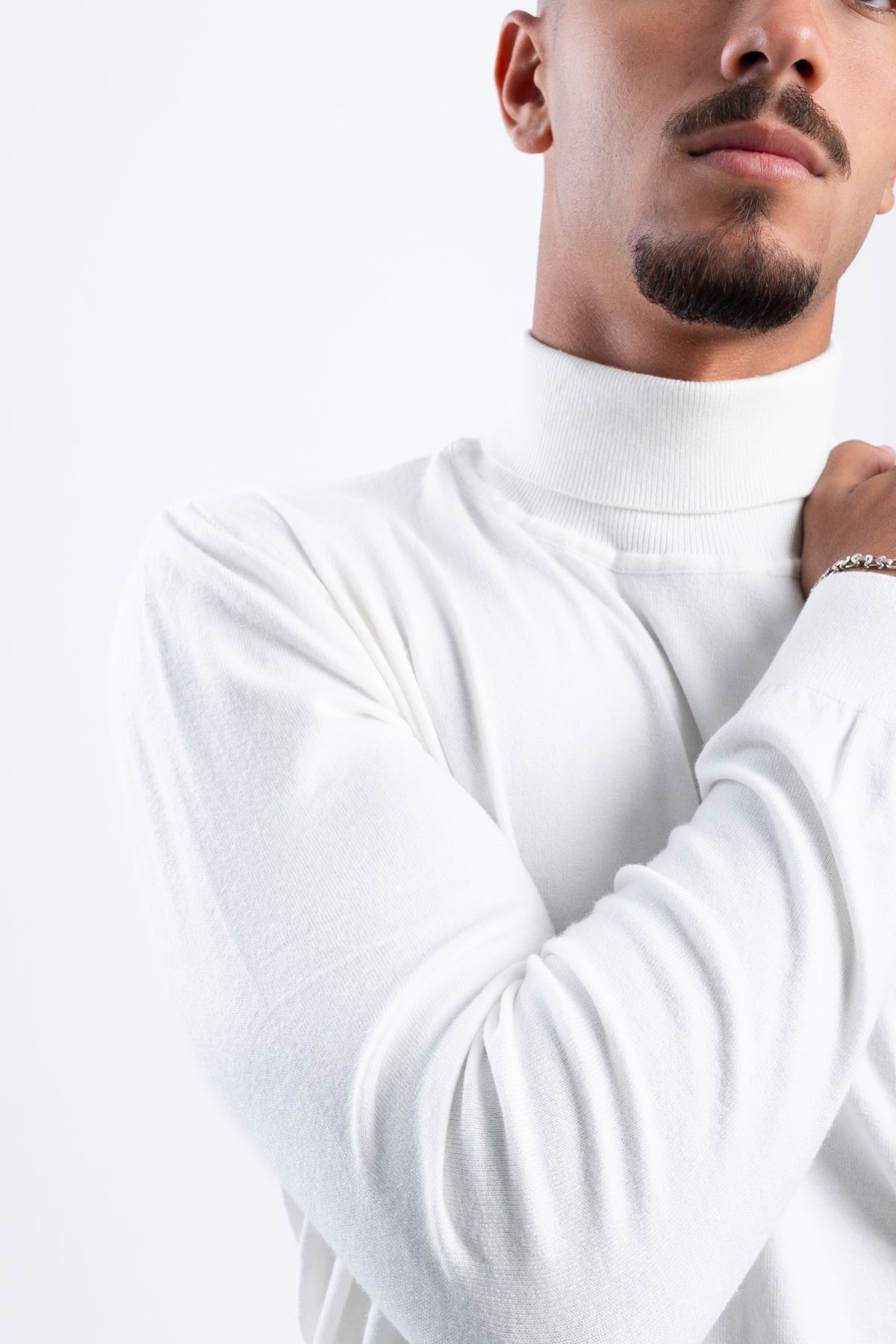 OFF-WHITE KNITTED TURTLENECK