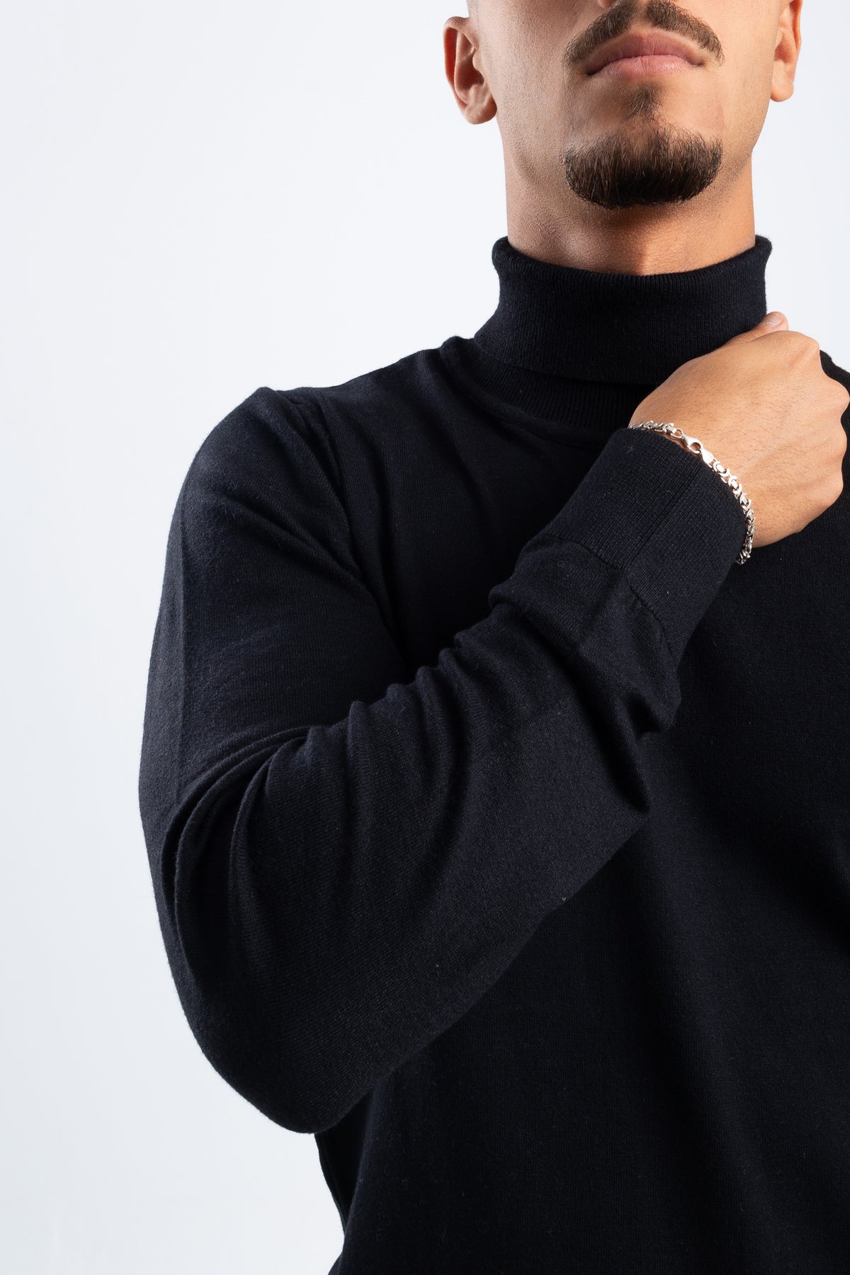 BLACK KNITTED TURTLENECK